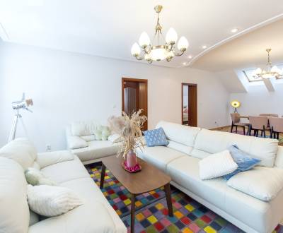 Beautiful 6bdr 280 m2 family house, with terrace and two balconies 