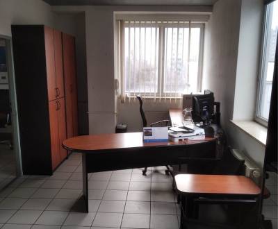 4 kancelárie v samostatnej časti budovy, Drobného ul., Dúbravka