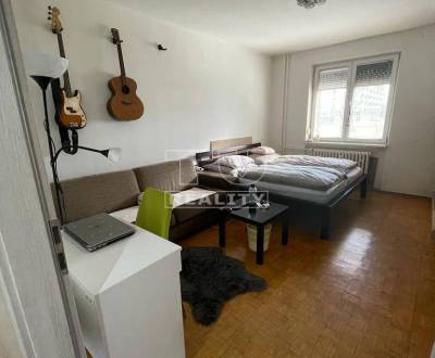 Veľký 4 izbový byt v Bratislave -Ružinove - na Ostredkoch - 82,50m²