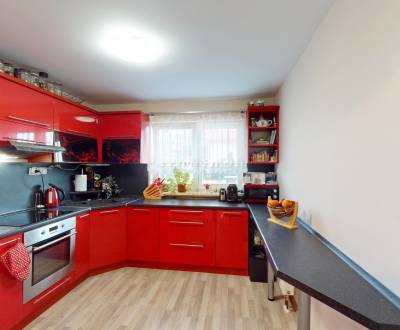 Exkluzívne na predaj novší rodinný dom v Košeci, 682 m2
