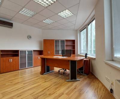 Predaj kancelárie 49 m2 + parking, Trenčín - Soblahovská