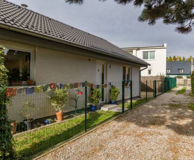 Prakticky riešený 3-izbový rodinný dom v Ivanke pri Dunaji