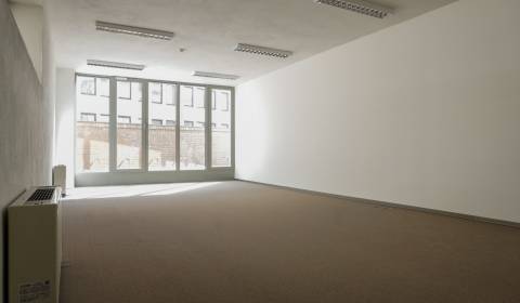 Nice office (130m2) in a new building with terrace under the castle