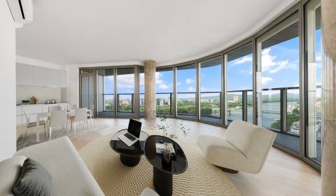 THE HOME︱EUROVEA TOWER - panoramatic 2-bedroom apt. with castle view