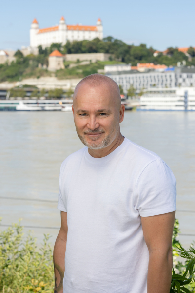  Adrián Madarás