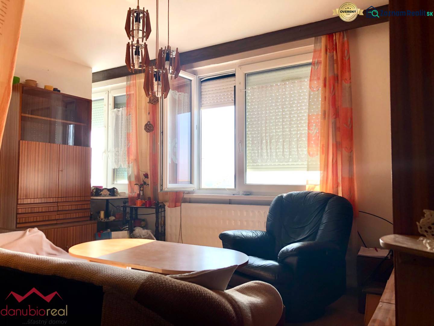 1-izbový byt, na predaj, Komárno, čiastočne prerobený, so zariadením, Danubioreal realitná kancelária, Helena Schulczová