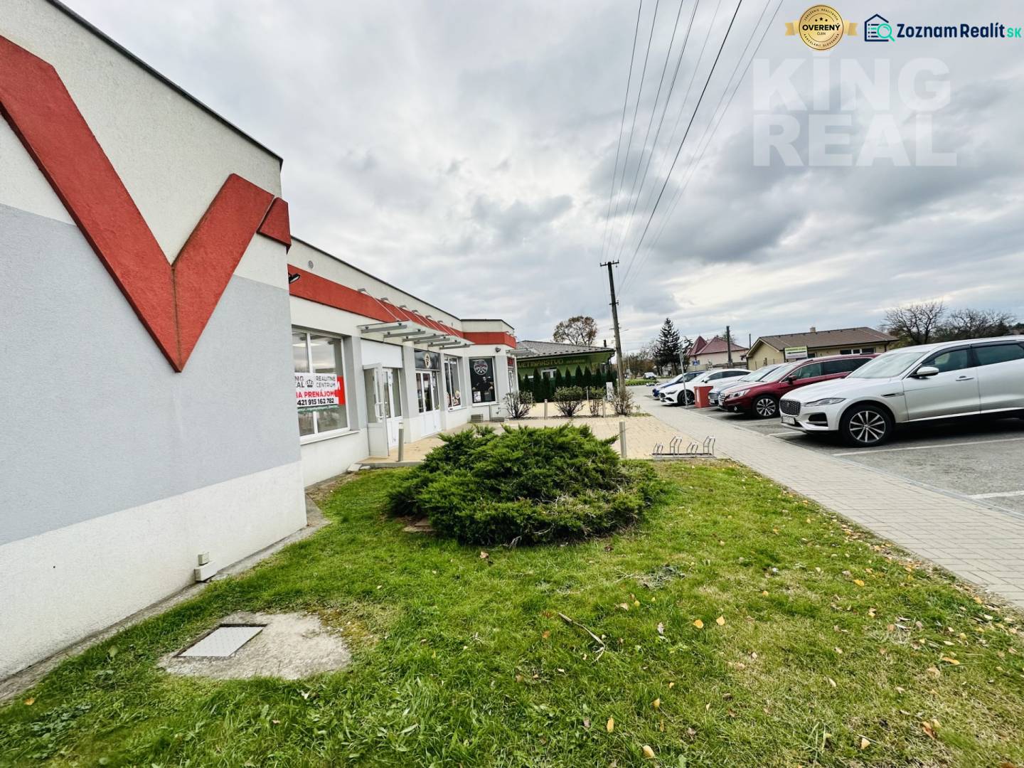 Commercial premises at Štefánikova 267 in Palárikovo with parking and landscaped greenery.