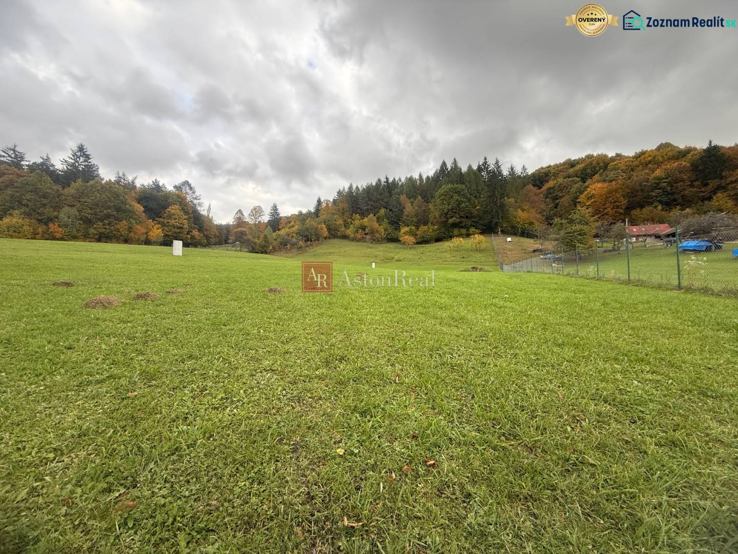 Green plot in Zbor in Púchov, suitable for living, surrounded by trees.