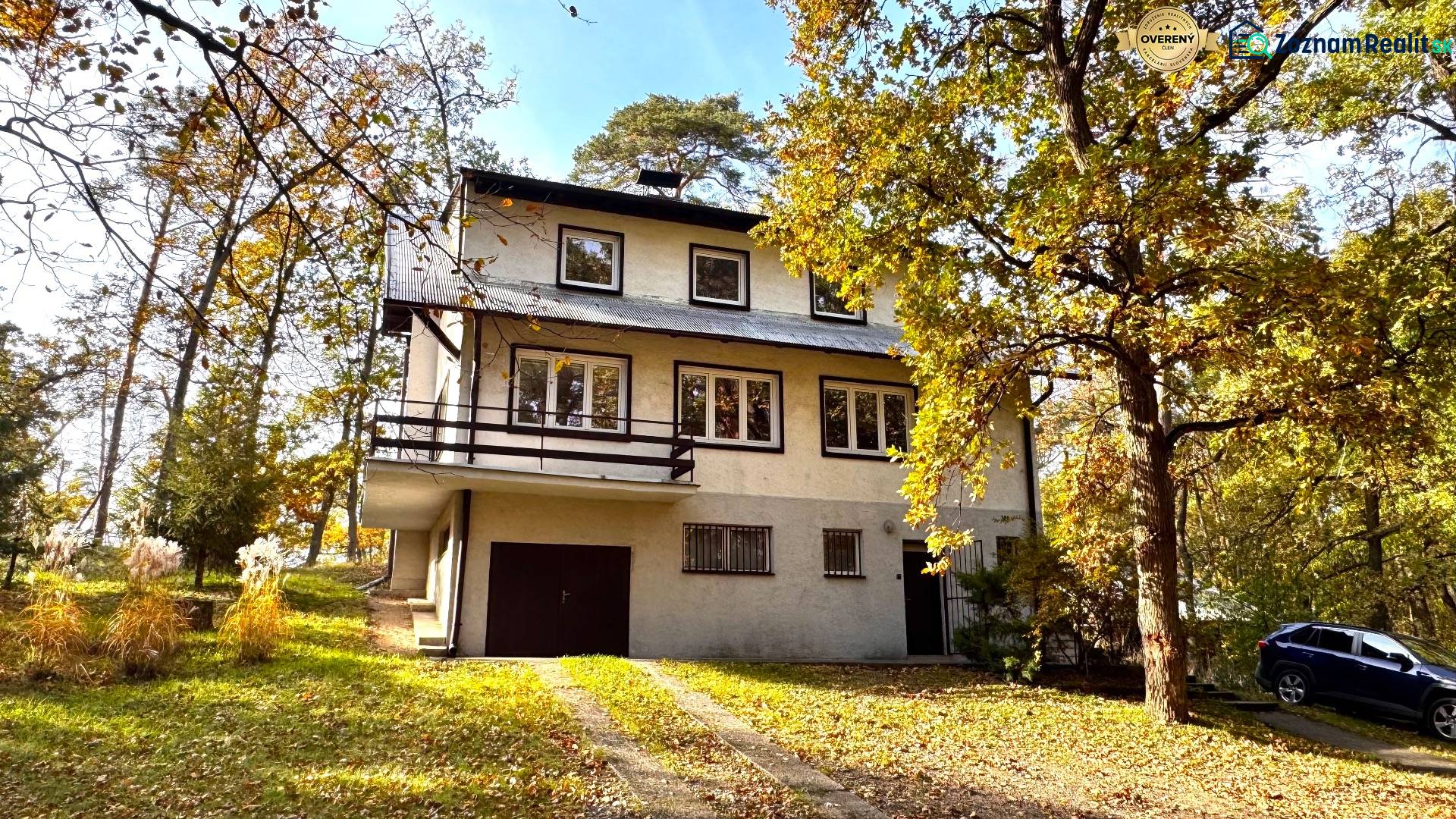 A cottage at Gazárka in Šaštín-Stráže surrounded by autumn nature and trees.