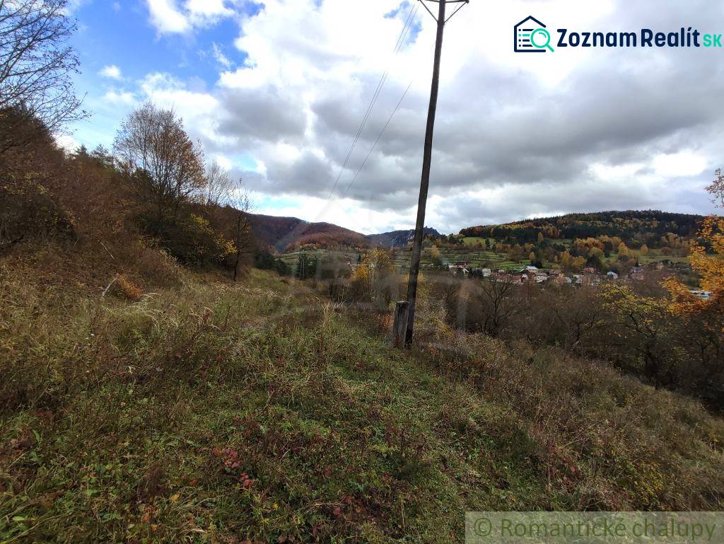 Autumn landscape with a pole and a sky full of clouds in Hlboké nad Váhom, Záhrady.