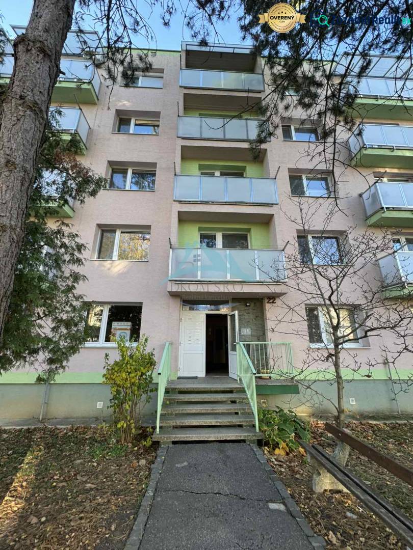 An apartment building with balconies on Vajanského Street in Šahy offers a 3-room apartment.