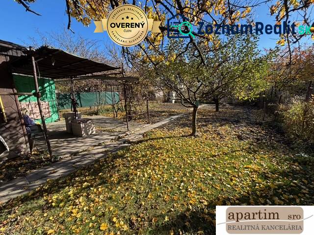 Gardens in Bratislava - Ružinov on Stredná Street with a pergola and fallen leaves.