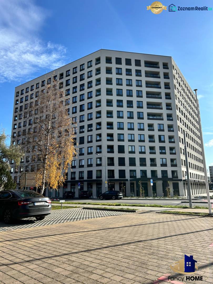 Apartment building on Karpatská Street in Poprad, surrounding parking lot and trees.