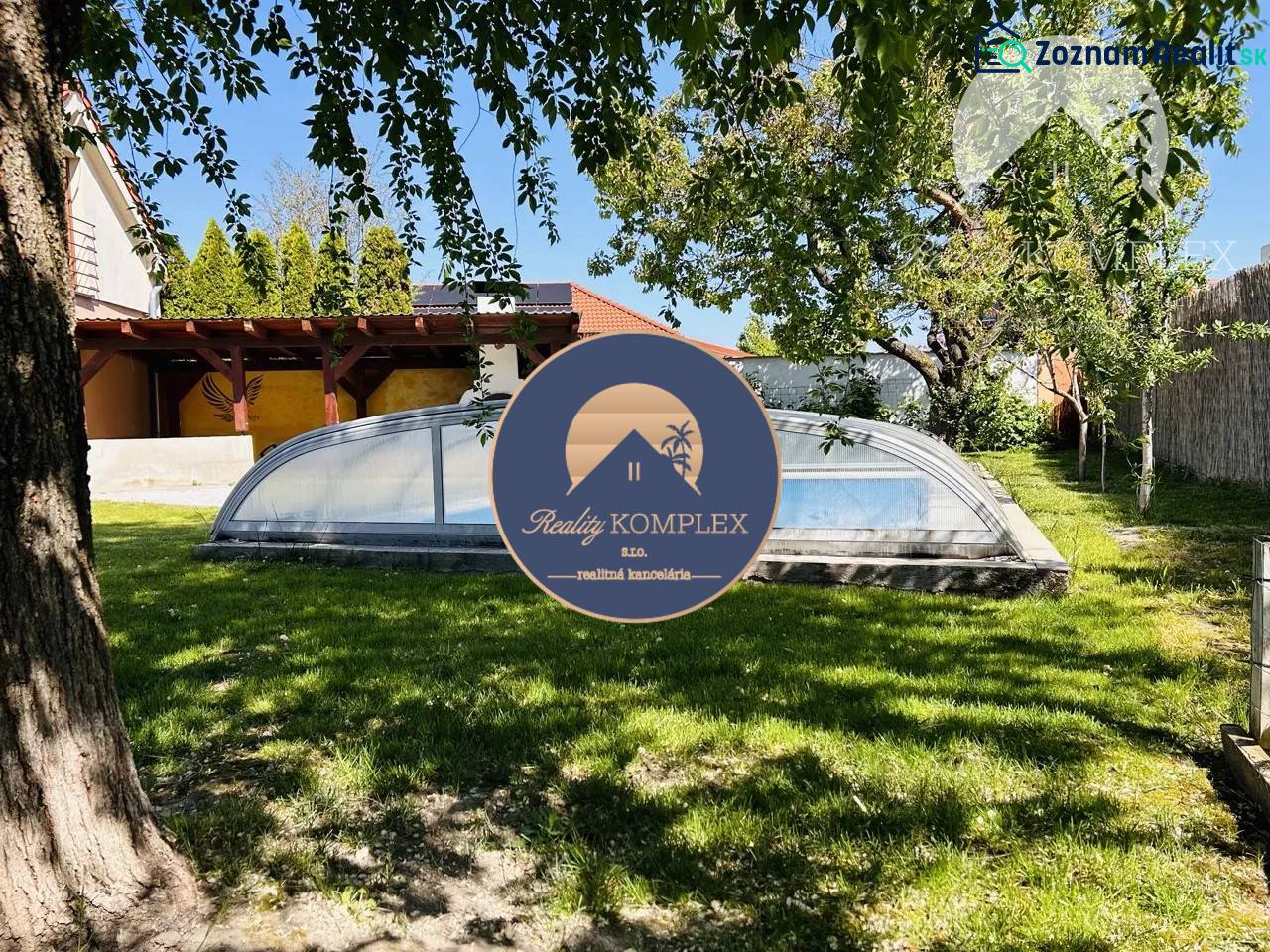 Family house in Komárno with a beautiful yard and covered swimming pool.