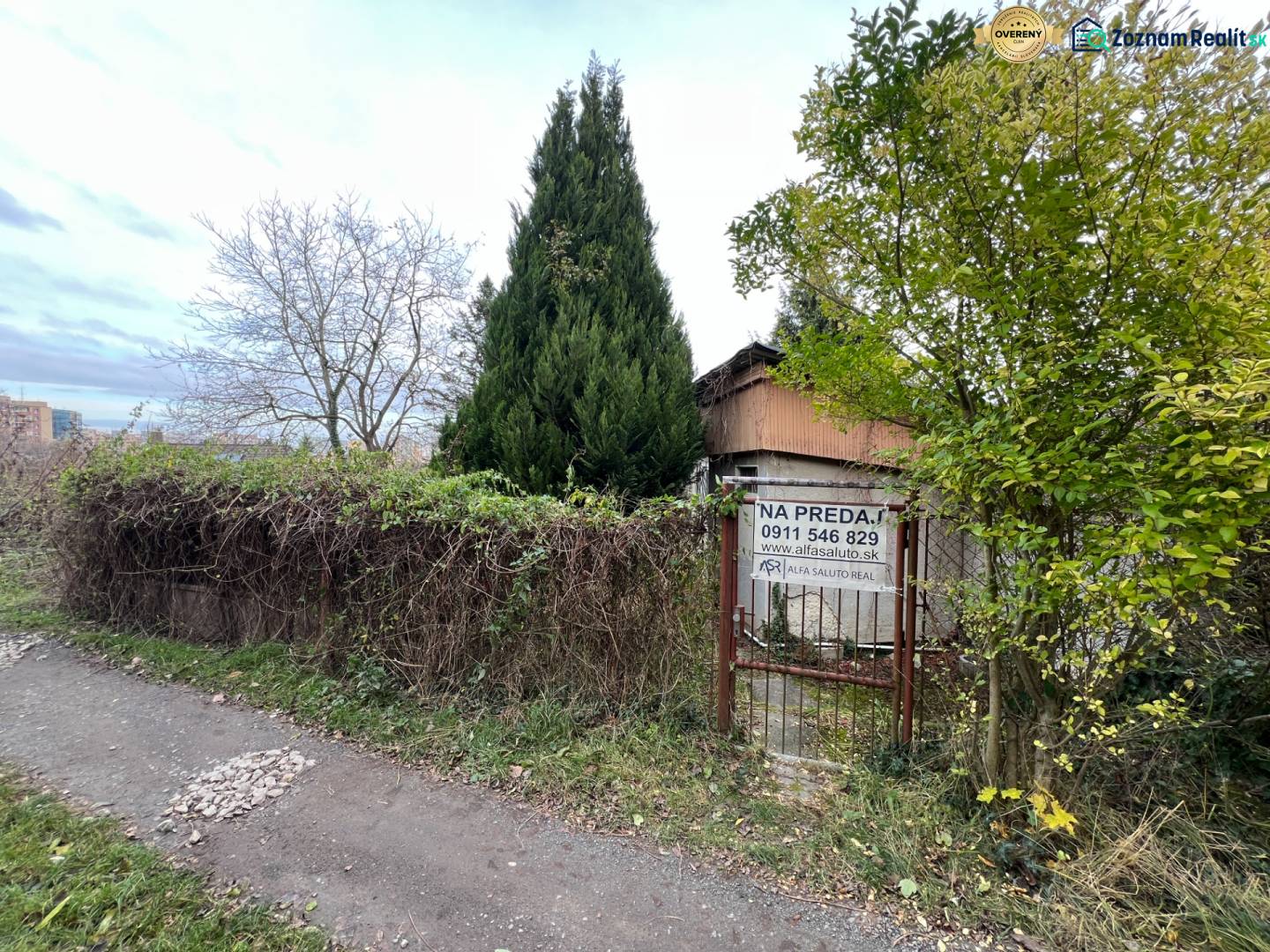 Cottage for sale in Bratislava, Devínska Nová Ves on Pod Srdcom street with a gate.