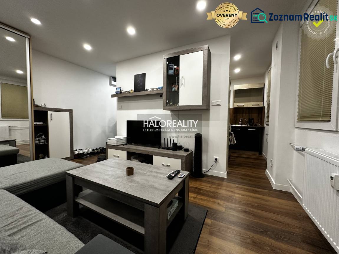 1-bedroom apartment with modern furnishings, wood-effect flooring, cozy lighting.