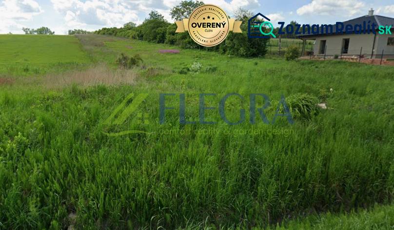 A residential plot on Lomnická Street in Vranov nad Topľou, covered with greenery.