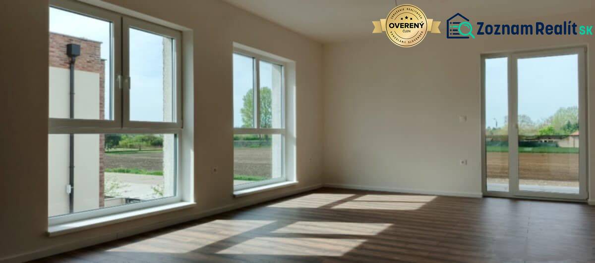 In the 3-room apartment, you will find a bright room with large windows and a floor with a wooden decor.