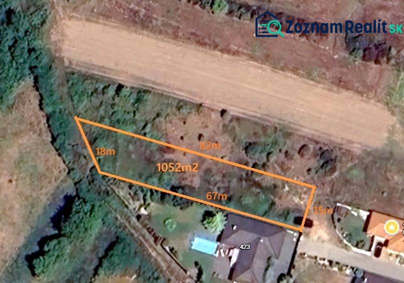 Aerial view of a residential plot in Ratnovce with a marked area of 1052 m².