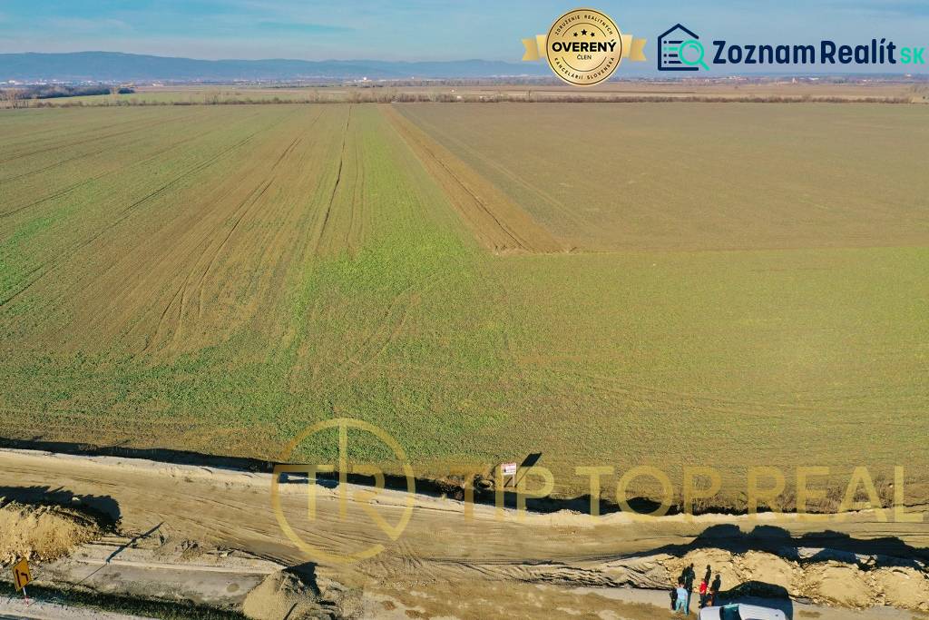 Residential plots on Ráztočná Street in Bratislava - Vrakuňa with wide fields.