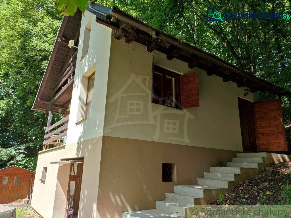 A family house in Mojtín surrounded by nature with wooden shutters and a terrace.