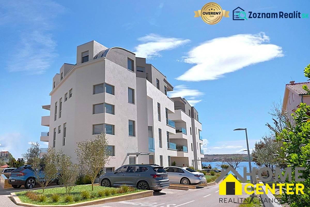 Recreational apartment building in the town of Pag, close to the sea. Parking available by the building.