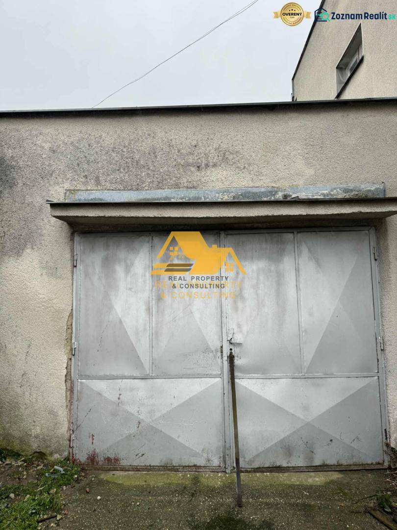 Garage door of a family house in Dvory nad Žitavou on Dvory nad Žitavou street.
