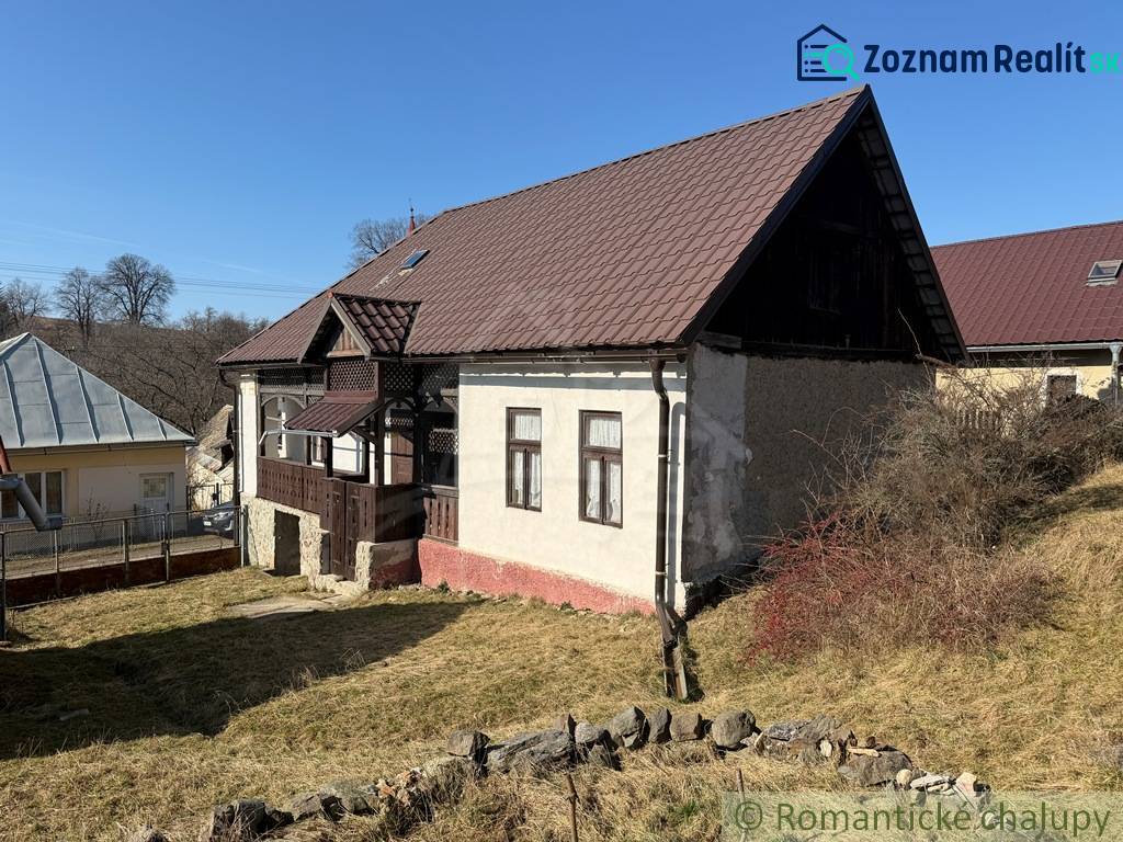 A family house in Lipovec with a brown roof and a veranda, surrounded by a grassy plot.