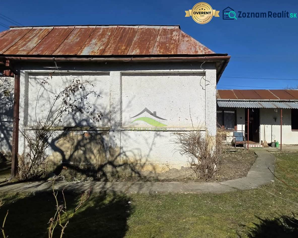 A family house in Pavlovce nad Uhom with a yard, roof with rusting sheets.