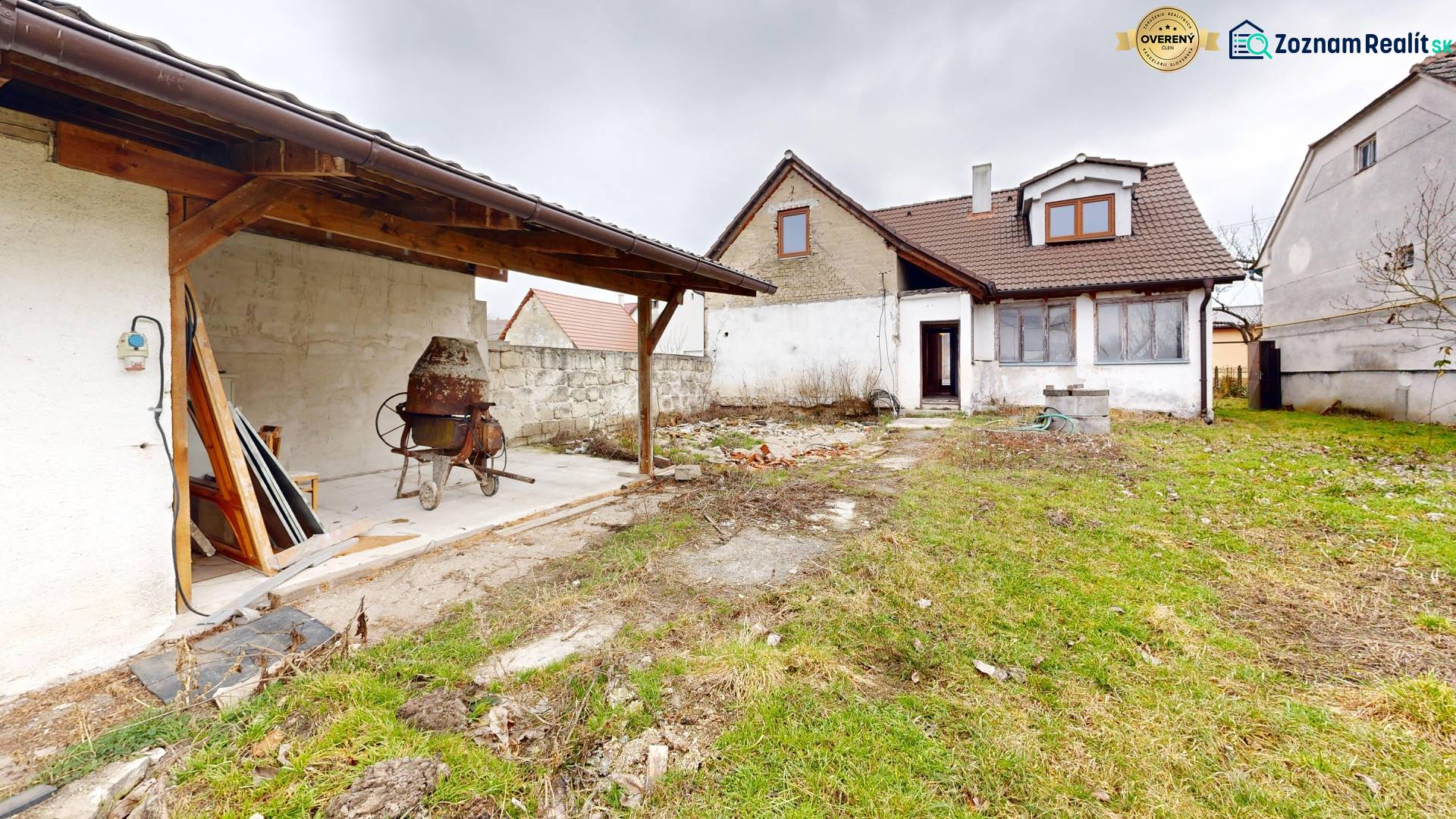 The garden at the family house in Vieska in Dojč with a shelter and tools.