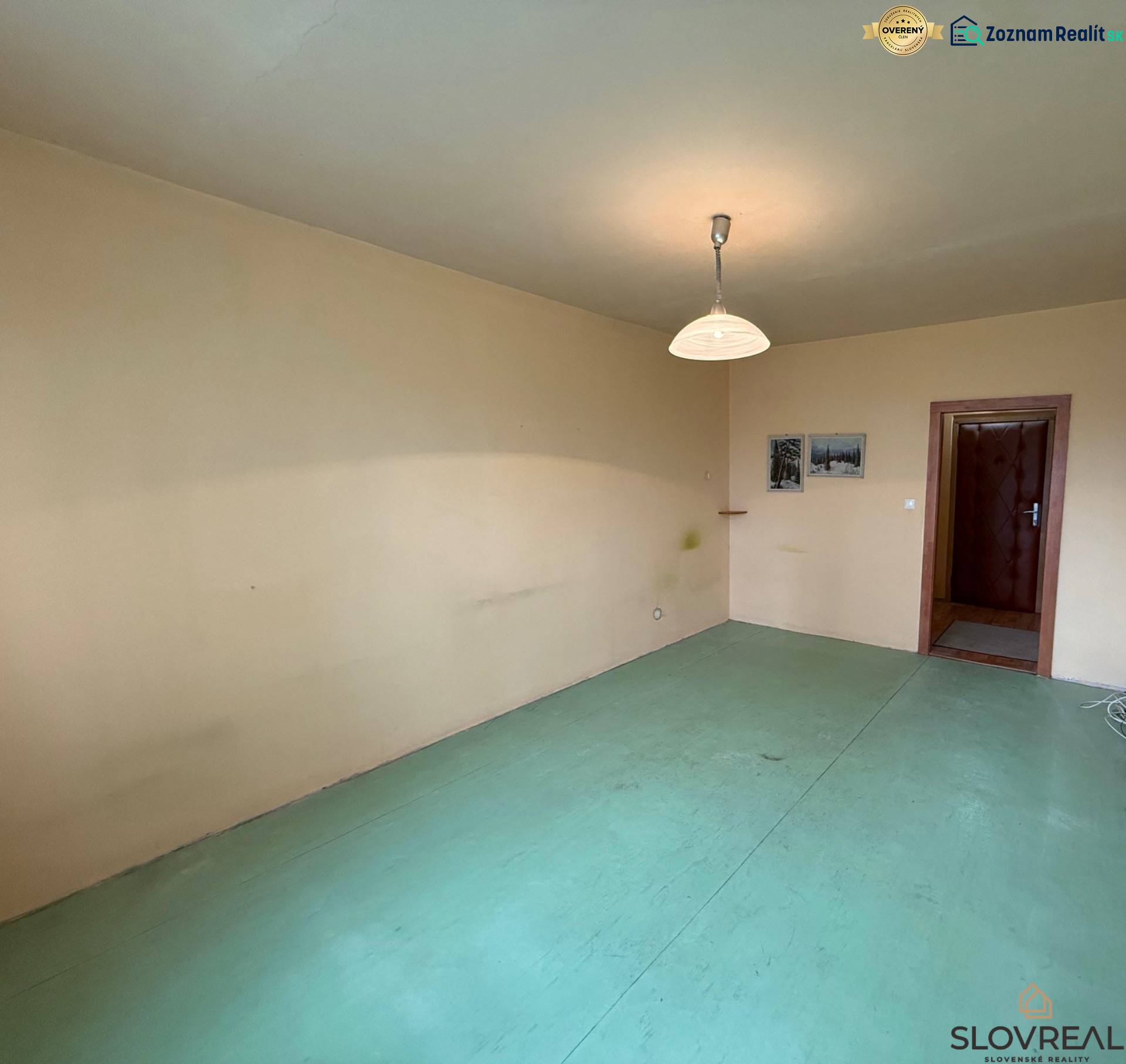 A room in a 3-room apartment with neutral walls and light floor decor.