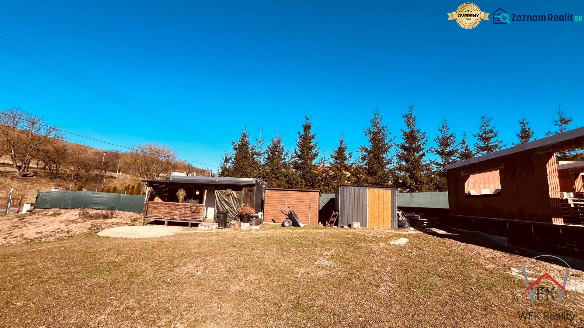 Construction of houses in Prosačov: Garden, terrace, starting construction, and hedge on Prosačov Street.