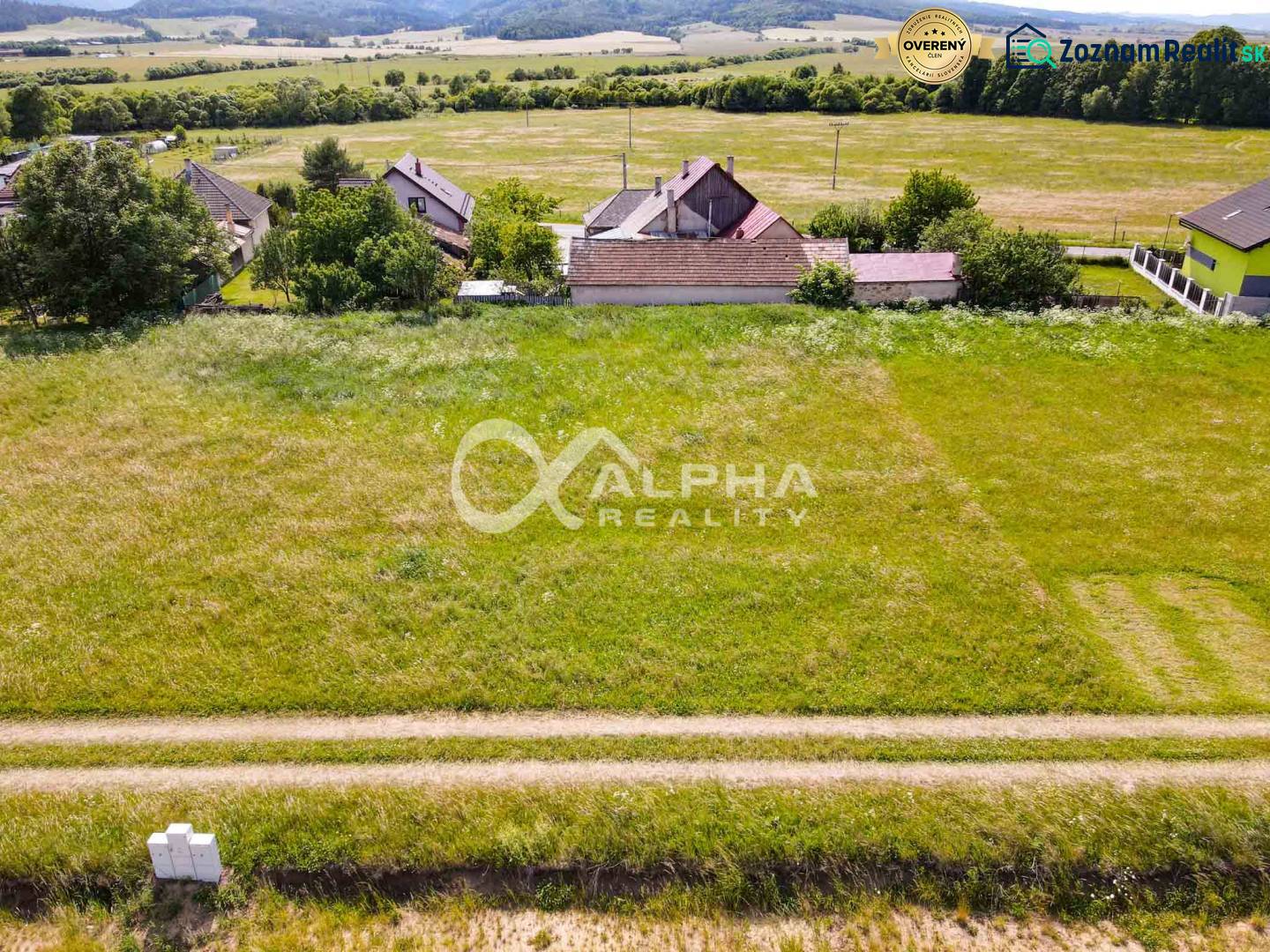 Plots - housing in Betlanovce surrounded by nature, with views of the surrounding fields and houses.