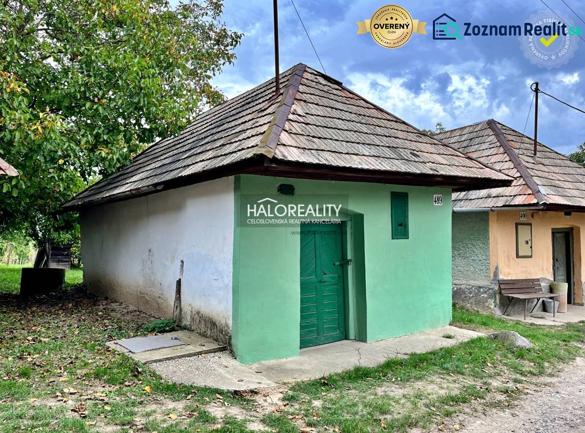 Old houses in Záhrady Mýtnych Ludan, with green and ochre facades.
