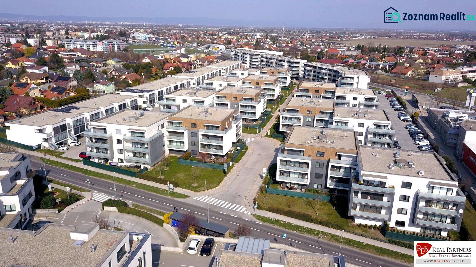 Satellite view of 3-room apartments on Orechova Street in Dunajská Lužná.