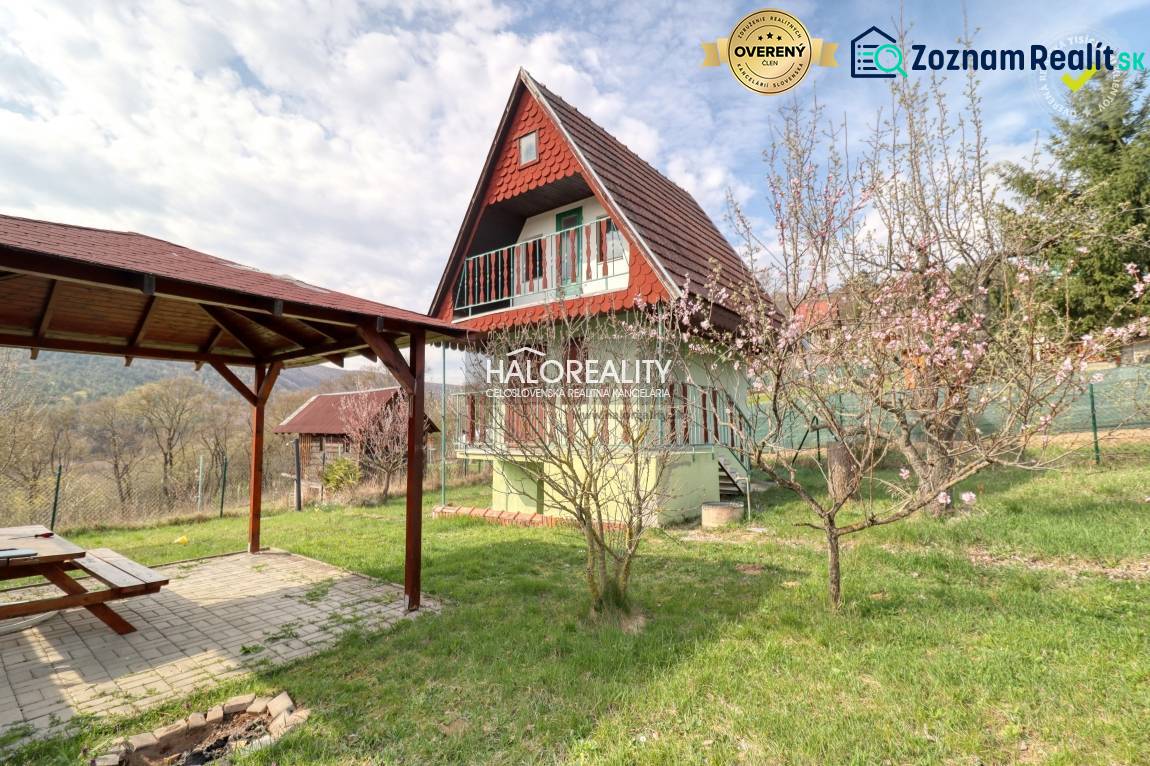 A wooden cottage in the gardens of Čachtice with a gazebo and natural scenery.