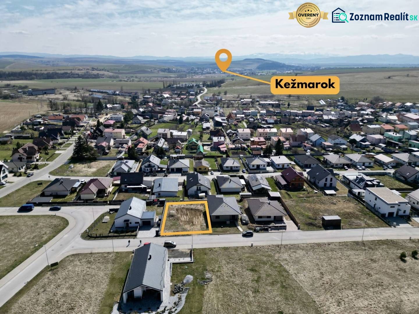 Aerial photograph of building plots - housing in Malý Slavkov with a view of Kežmarok.