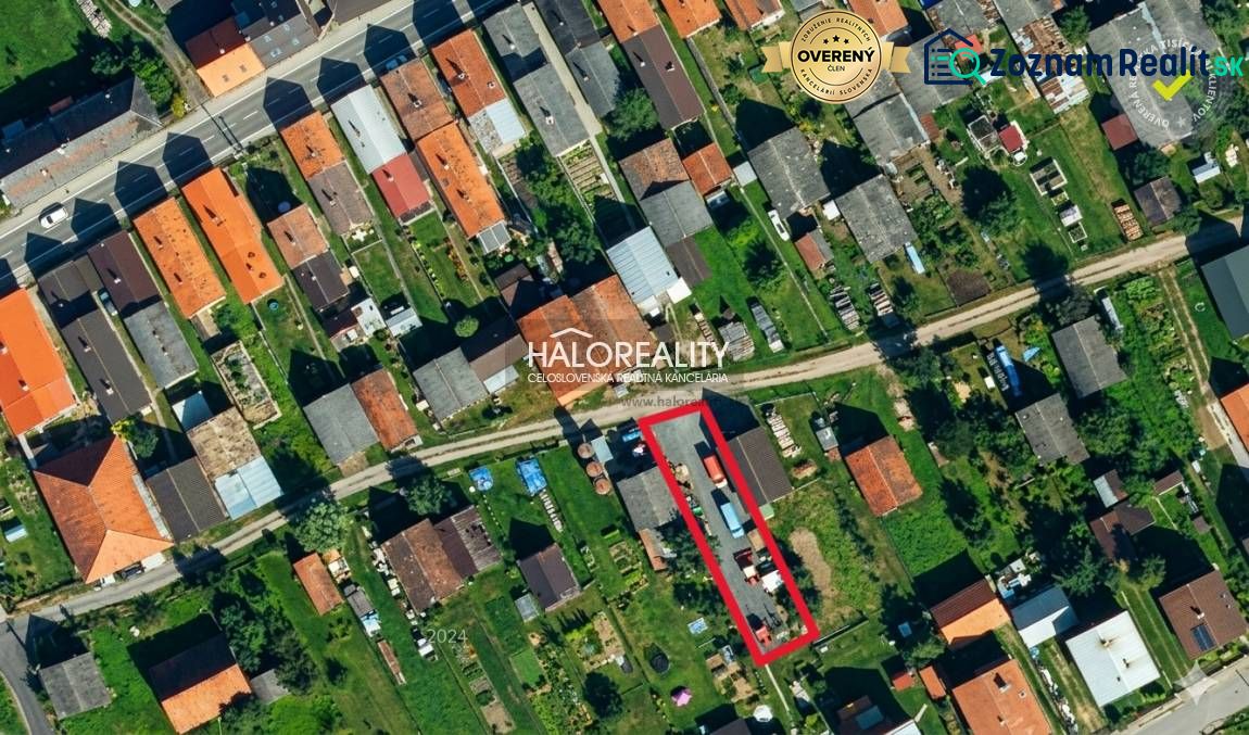 Aerial view of a residential area in Hybe, recreational plots marked with a red outline.