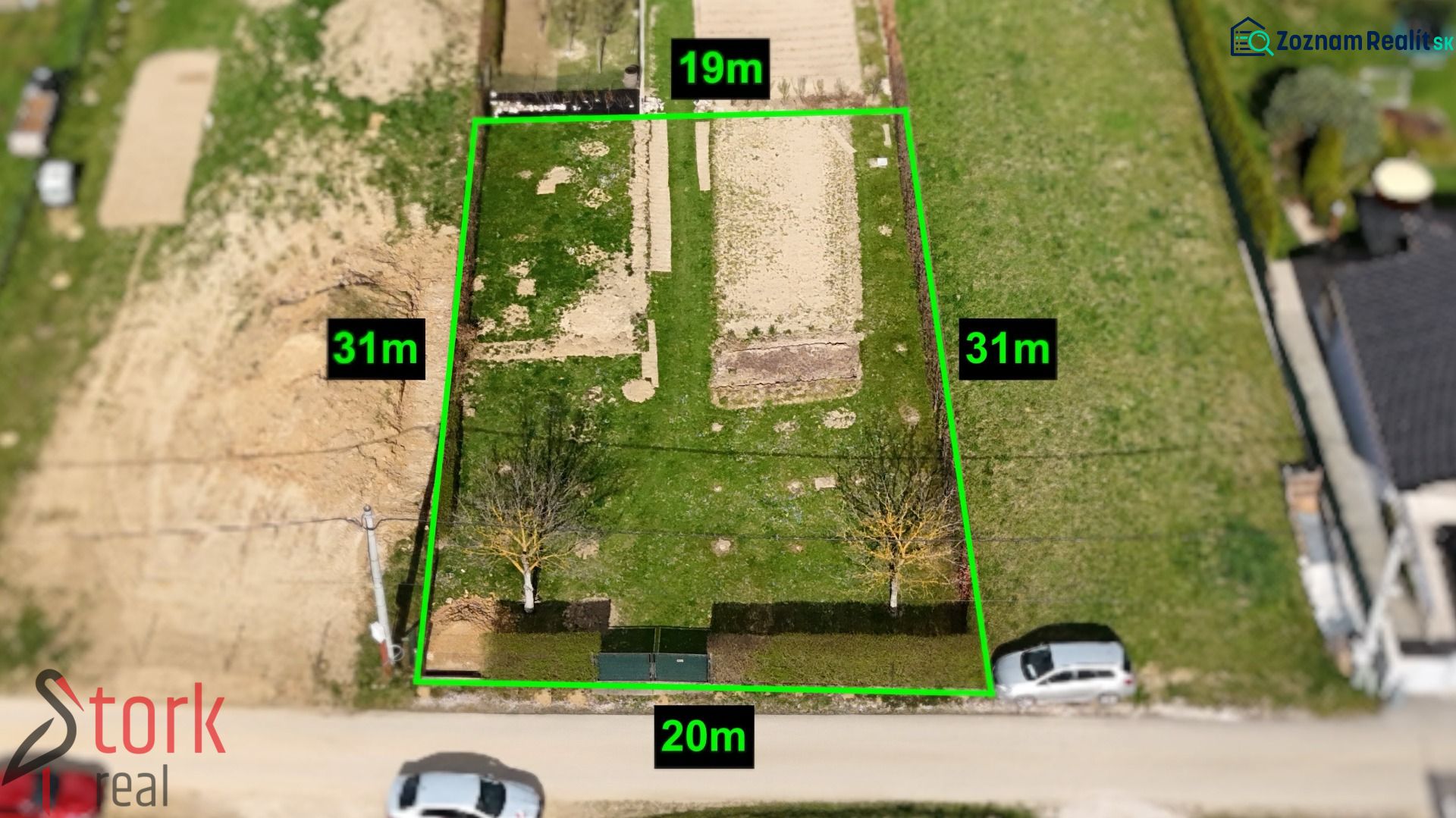 The plot in Kľače designated for residential purposes, bordered by a green line, is waiting for its owner.