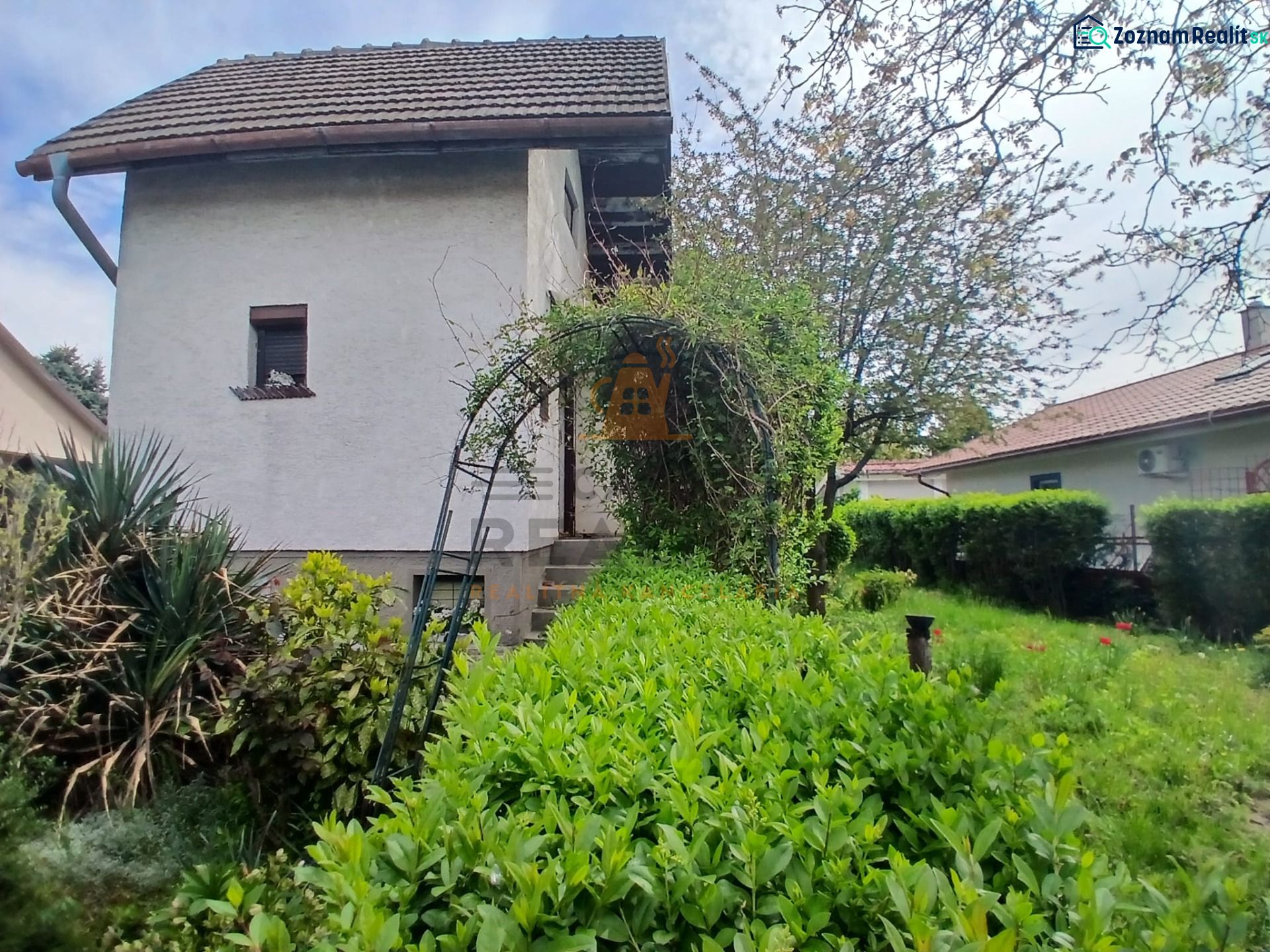 A family house surrounded by greenery in gardens on Havrania Street in Hamuliakovo.