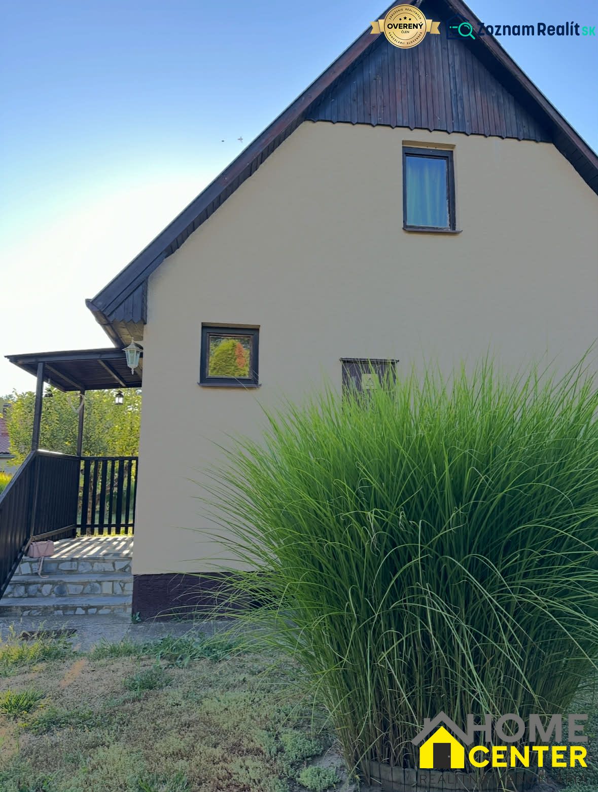 A family house with a garden in Chotín on Pri stanici street, surrounded by greenery.