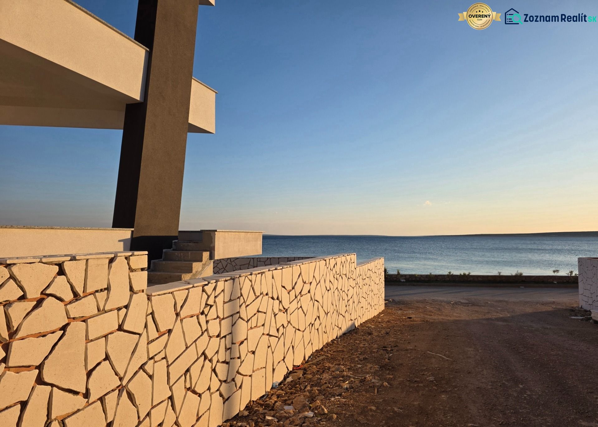Sea view from the plot of a 3-room apartment in Mandre.