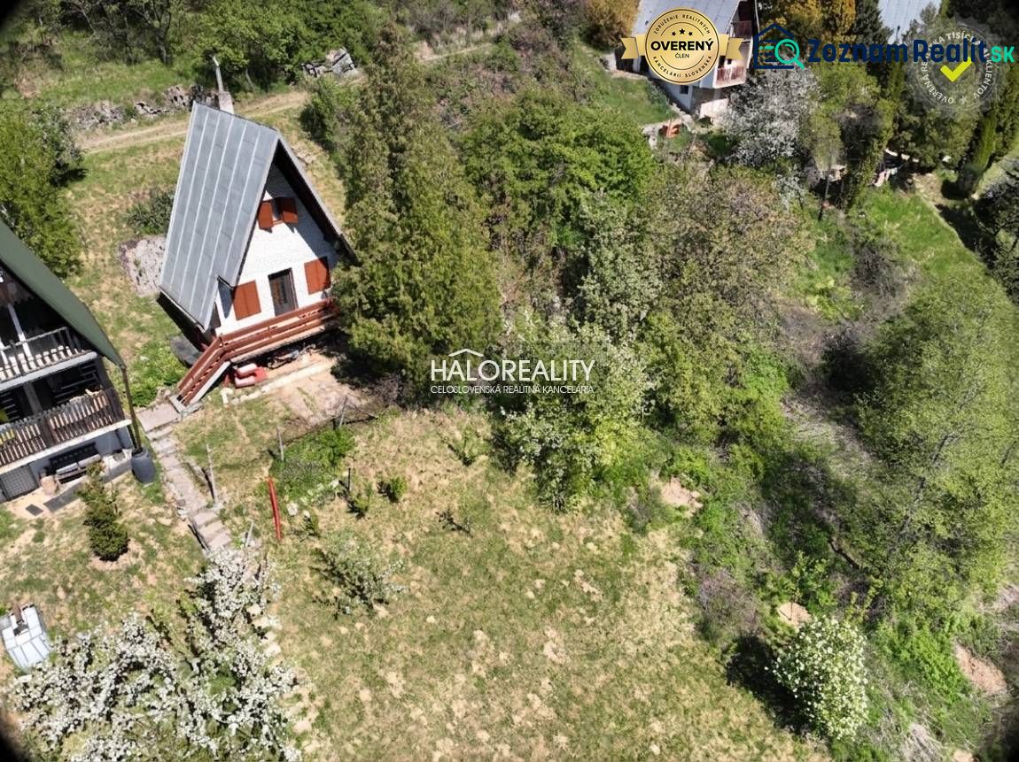 A cottage in Chyžné surrounded by greenery and nearby buildings, ideal for relaxation.