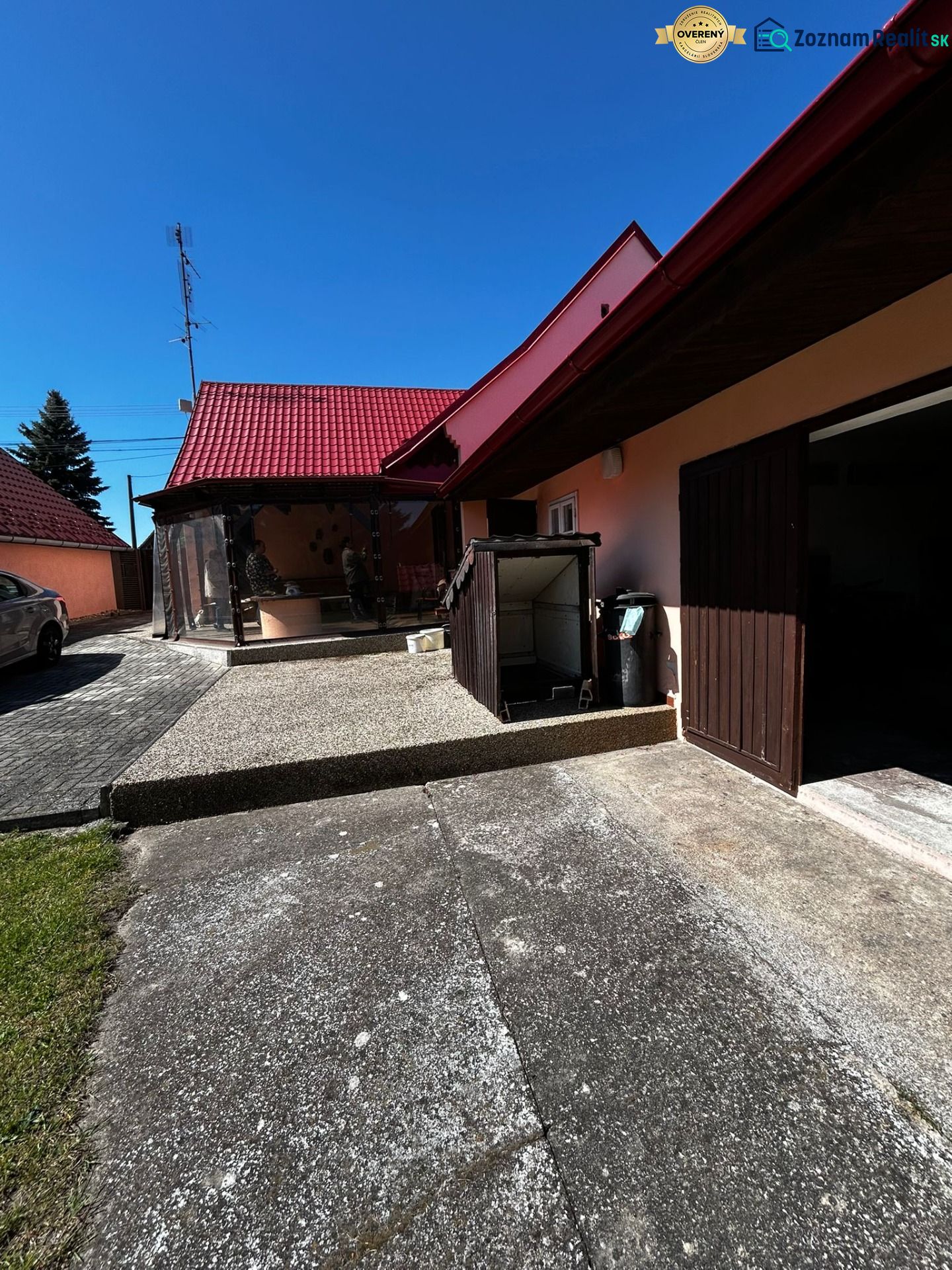 A family house in Mikulášov in Lakšárska Nová Ves with a red roof and a yard.