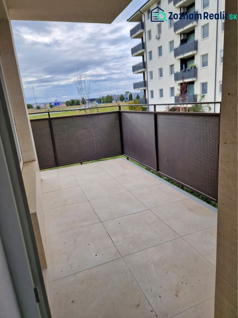 Balcony in a 3-room apartment in the photo from the street in Dunajská Streda, Unspecified.