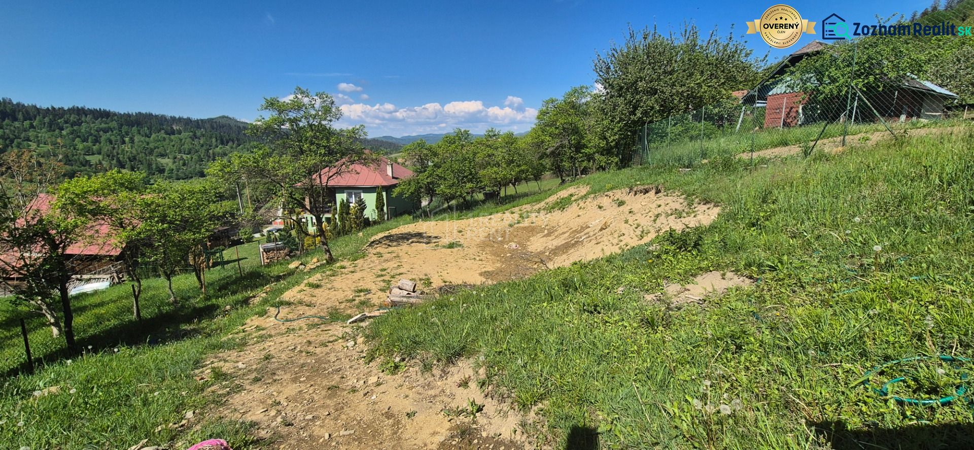 Greenery and hilly residential land on Trnovec Street, Lodno.