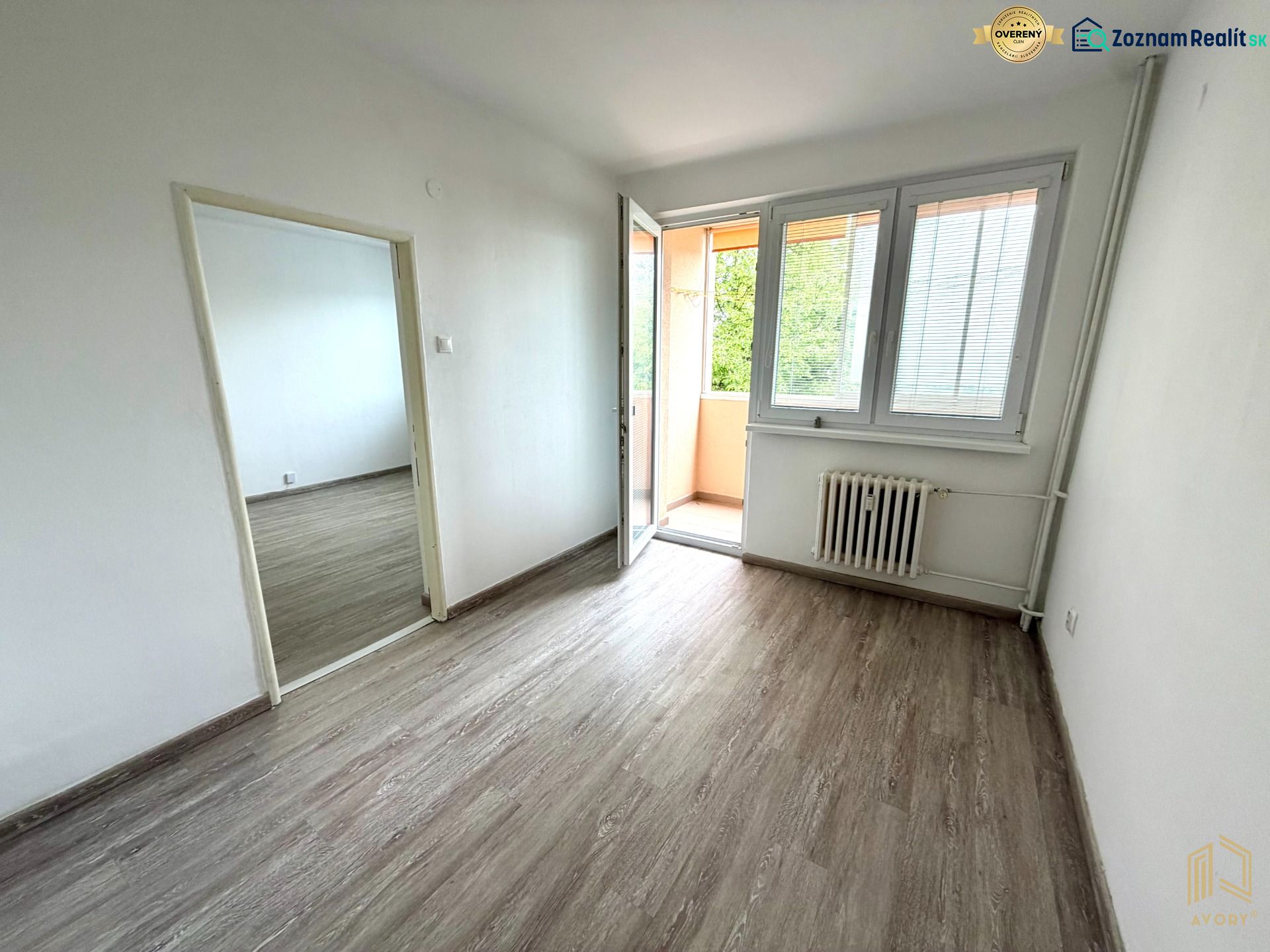A 2-room apartment with a wooden decor floor and access to a balcony.