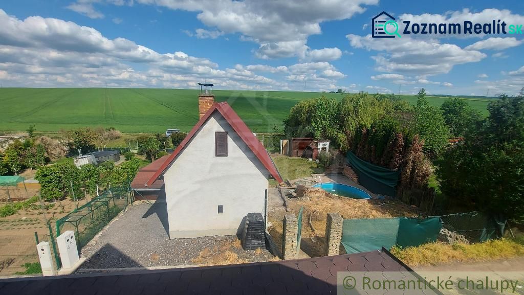 A cottage in Holíč with a pool in beautiful countryside.