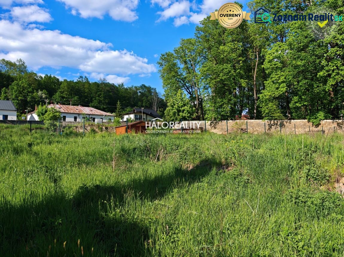 Land - housing in Spišský Hrhov with a view of houses and a green forest in the background.