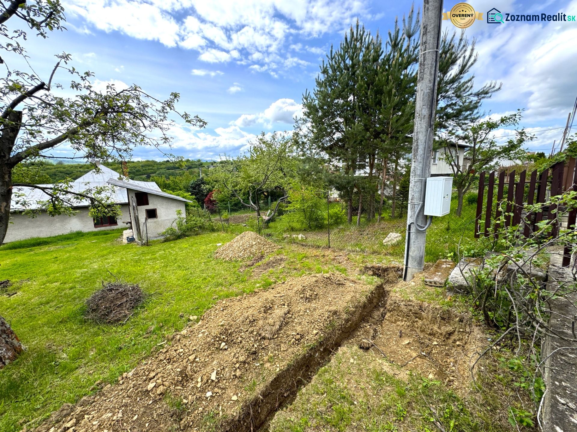 Plots - housing in Lipany with a country house and a green garden.